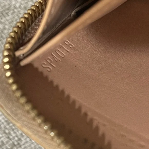 Louis Vuitton Vernis Sarah Wallet - Picture 11 of 12